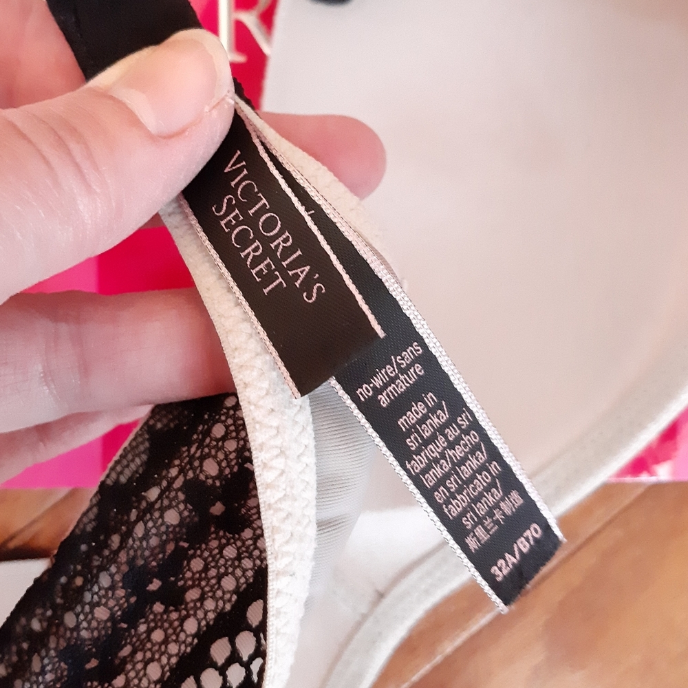 Victoria's Secret No Wire Bra size 32A - Picture 9 of 9